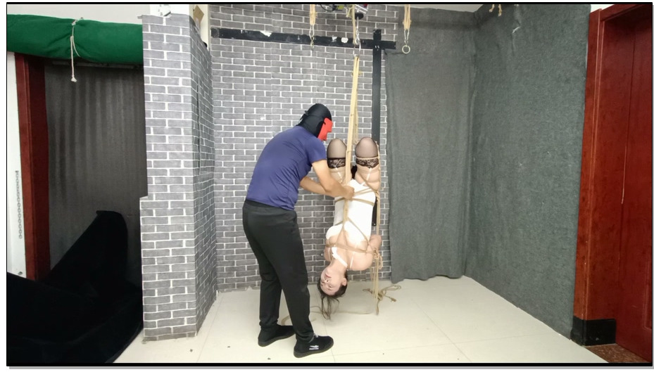 【飞天原创】柔柔兔女郎首次体验悬空6种变换吊缚动作,本工作室唯独柔柔能完成这些高难…