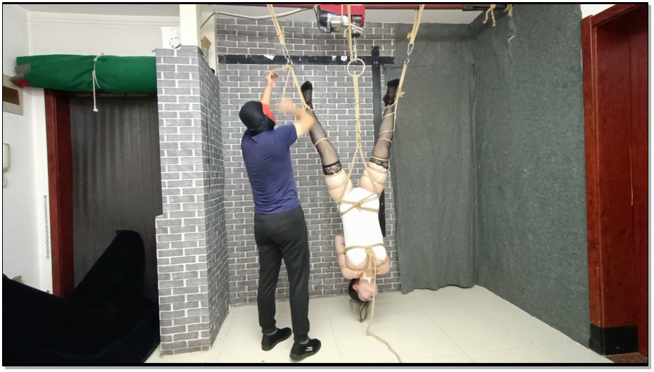 【飞天原创】柔柔兔女郎首次体验悬空6种变换吊缚动作,本工作室唯独柔柔能完成这些高难…