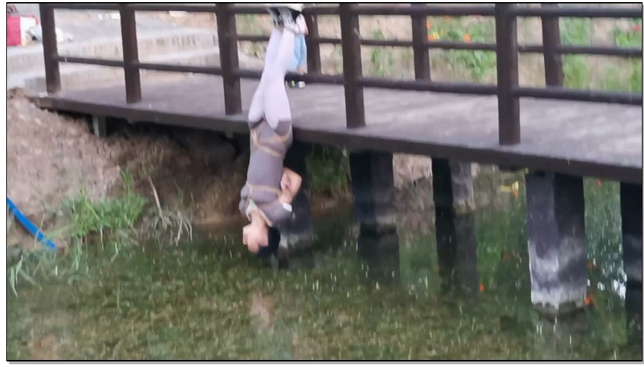 【飞天原创】云儿越玩越野,去小树林偷偷去约会，被主人发现,不客气地惩罚各种吊绑，倒…