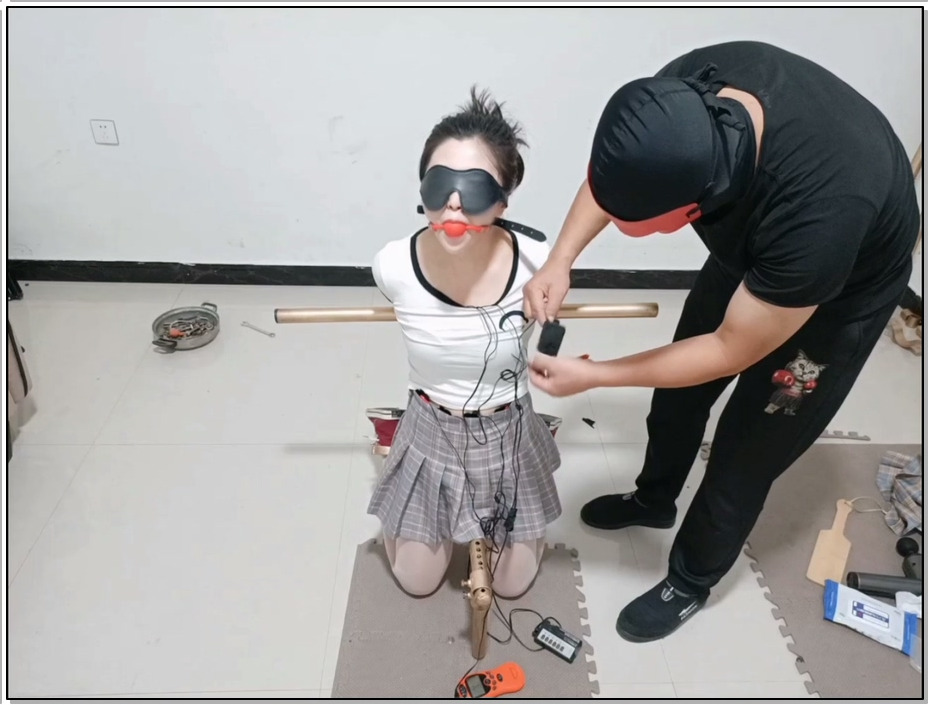 【飞天原创】天生jian狗易美被k9架禁锢.冲天炮一下子把她轰的头晕目眩