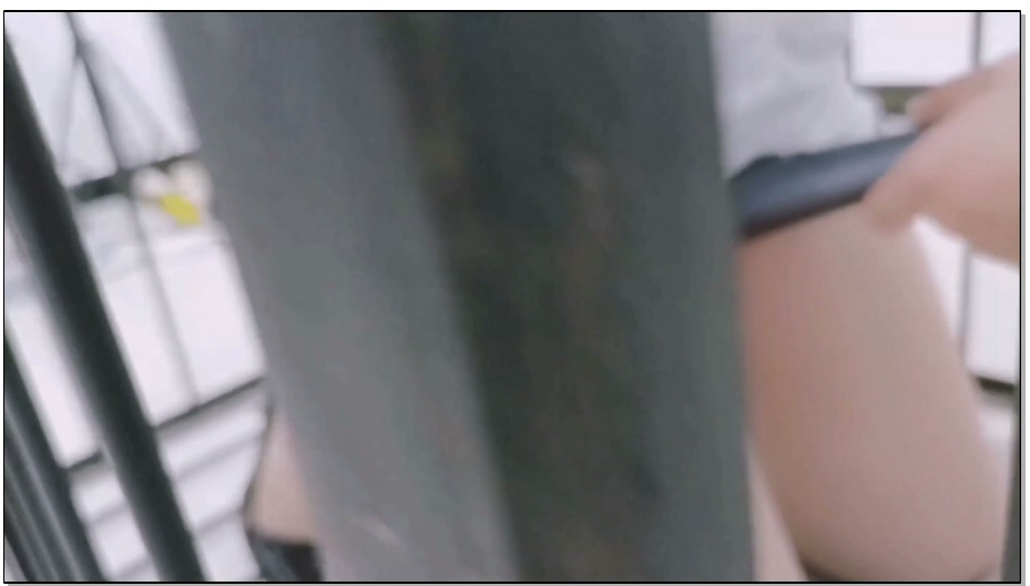 【飞天原创】同好看上了柔柔奴性及忍耐性，专程过来来约调、把她直臂G勾紧固在笼子里