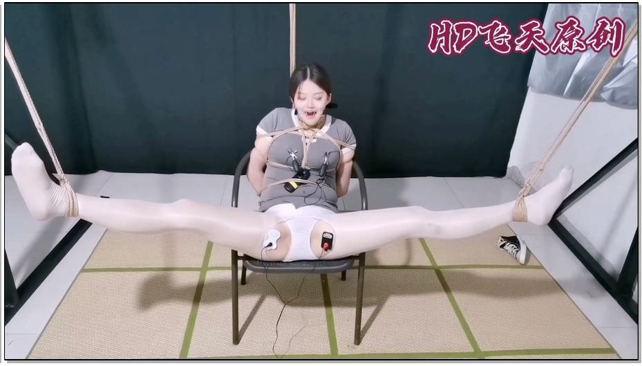 【飞天原创】把玉仙儿绑到竹椅上,两腿半空悬吊,堵嘴,强制TK,无情电击,快乐棒振击
