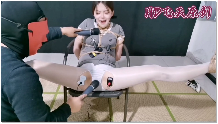 【飞天原创】把玉仙儿绑到竹椅上,两腿半空悬吊,堵嘴,强制TK,无情电击,快乐棒振击