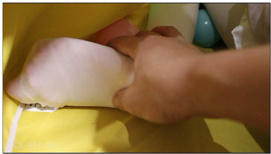 【FXX双马尾小萝莉】单腿吊缚 滴蜡 充满爱意的液体 行李箱打包 谁来带走？tk kb 鞭打…