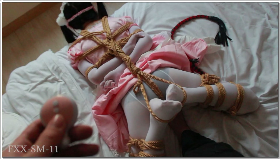 【FXX】年终巨献 lo娘白丝连身袜 U型TD加木奉双重震动多重GC 失禁喷射 驷马震动全方位…