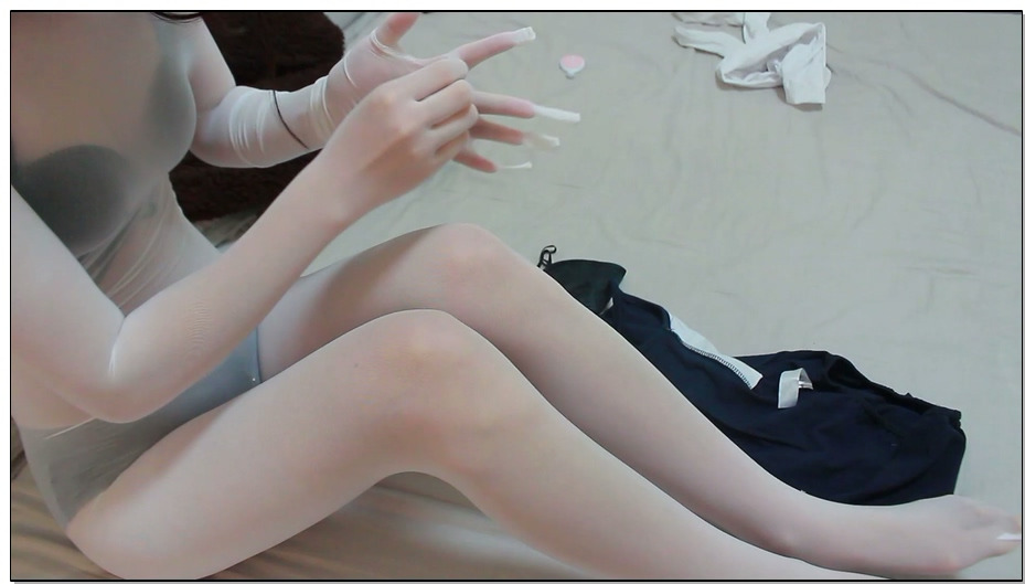 【FXX蒙眼自缚挑战】小晓穿体操服白色连体丝袜挑战蒙眼状态用绳子自缚 U型内入不断震..