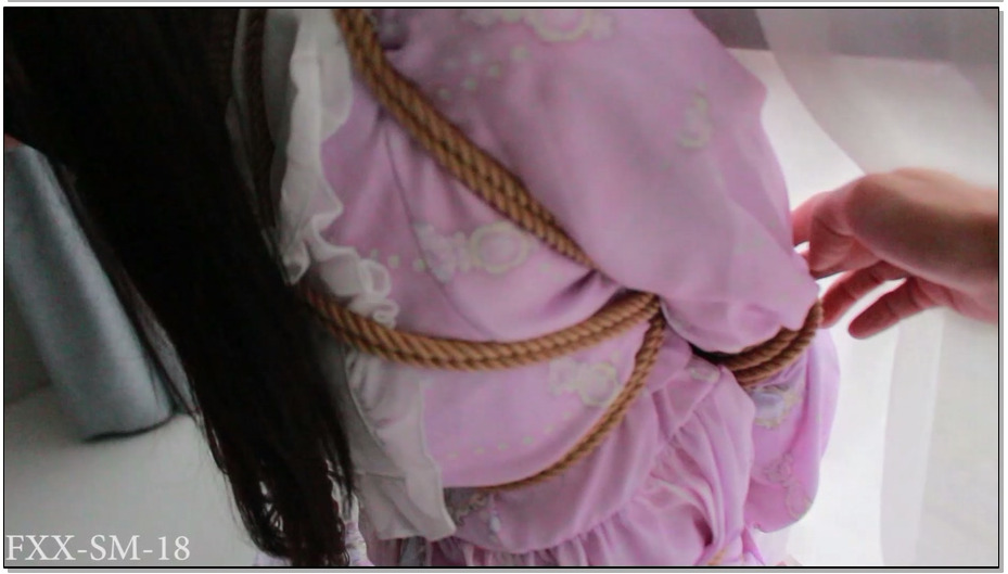 【FXX哭得口水和鼻涕直流的lo娘你们还喜欢吗？昏迷】失禁 上下一起虐 多重震动 TK 鞭…