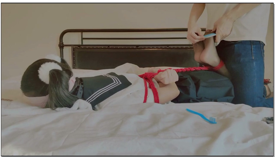 【咕咕精】双马尾学霸的挠痒测评2-测试5种TK道具哪个更痒（高强度长时间，挠到袜破）