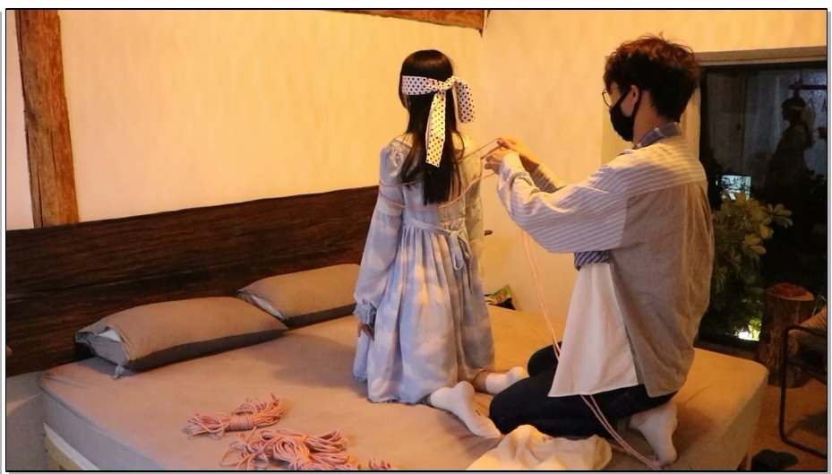 【咕咕精】茶茶的lolita寝缚放置TK虐足 各种道具挠脚心惩罚（有绑脚趾、脱袜）