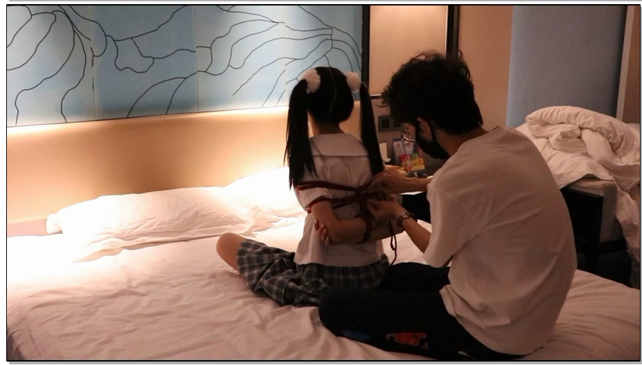 【咕咕精】茶茶の绝望足底TK体验！有什么比双马尾萝莉的嫩足在胯下扭动挣扎更诱人呢？