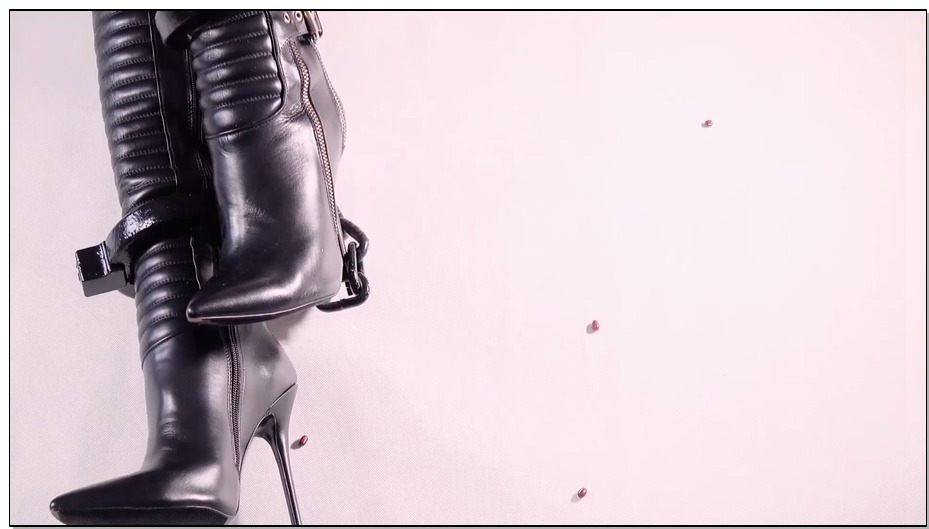 【高跟遇到跑步机】短裙下的NZ超高细跟长靴与3公斤重镣五花在跑步机上