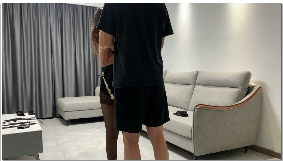 【涵涵特辑】黑丝高跟美女镣铐驷马 口球堵嘴 棒棒刺激gc 捆绑束缚