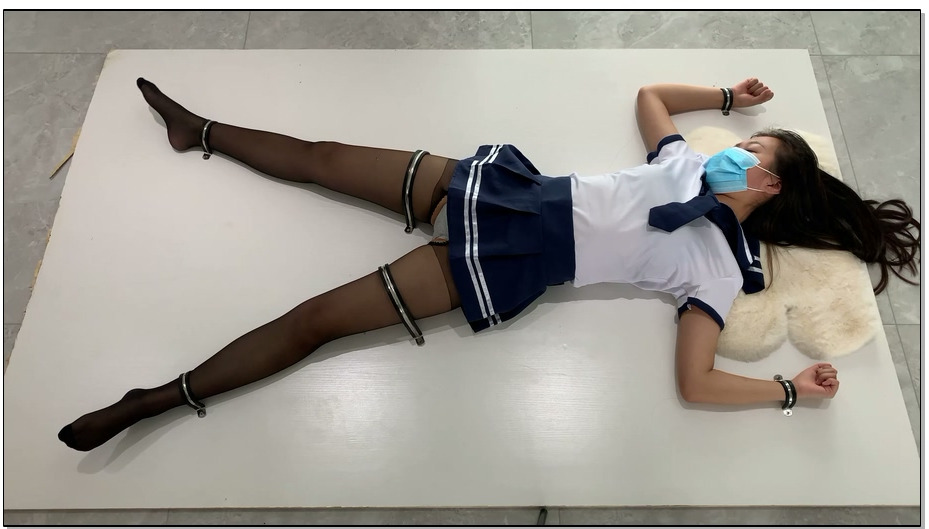 【涵涵特辑】涵涵学生装开档黑丝木板固定 GC 震动