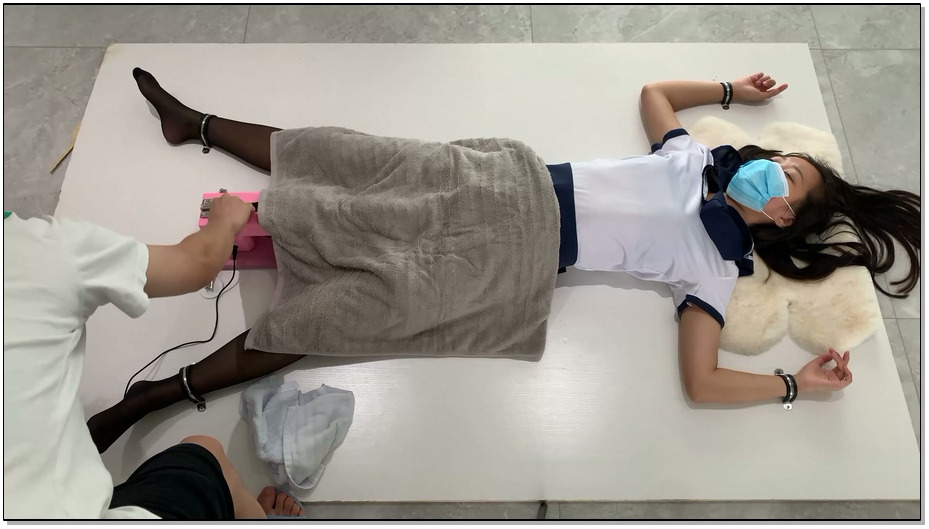 【涵涵特辑】涵涵学生装开档黑丝木板固定 GC 震动