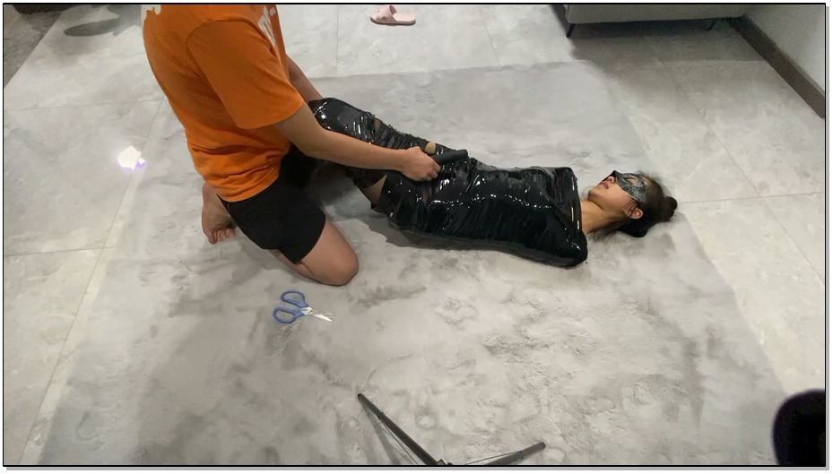 【涵涵特辑】胶带全包木乃伊 内置TD手机控制震动