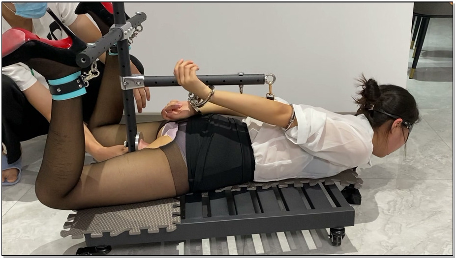 【涵涵特辑】涵涵教师装 调教刑架K9拘束架驷马固定架yang具固定 口枷口水直流快乐棒GC