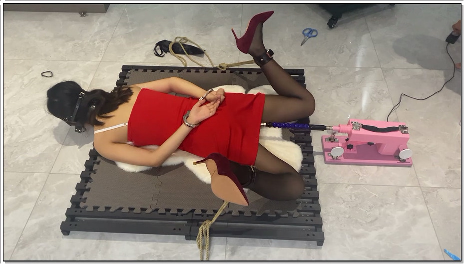 【涵涵特辑】圣诞装黑丝高跟 小床固定 PAOJI GC