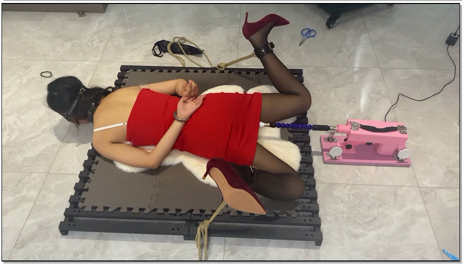 【涵涵特辑】圣诞装黑丝高跟 小床固定 PAOJI GC