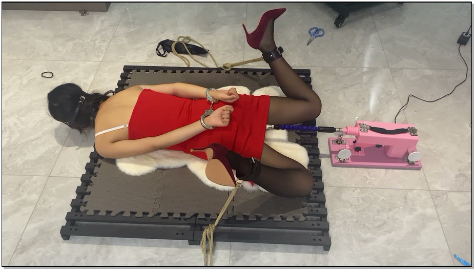 【涵涵特辑】圣诞装黑丝高跟 小床固定 PAOJI GC