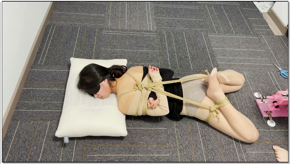 【涵涵特辑】调教涵涵,调教SP+捏胸+驷马捆绑+paoji+快乐棒