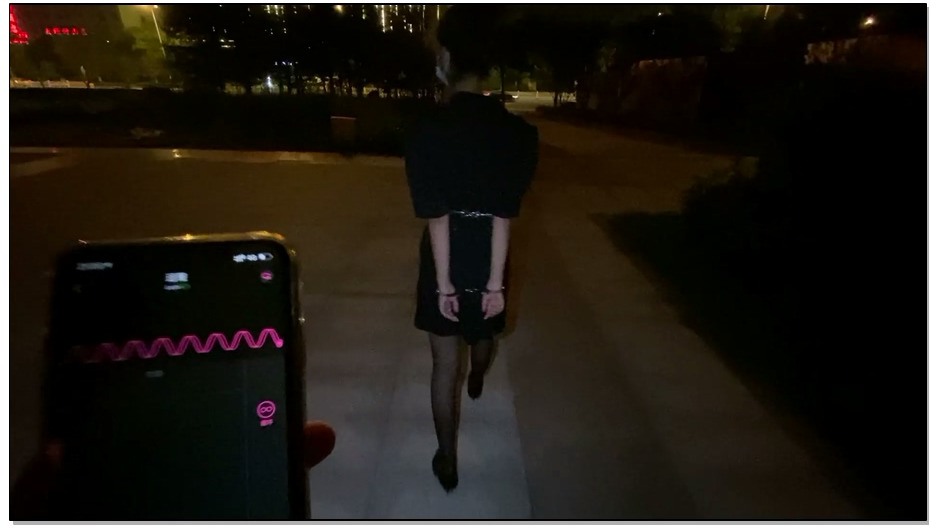 【涵涵特辑】户外初体验 黑丝高跟 遥控TD 手铐脚铐