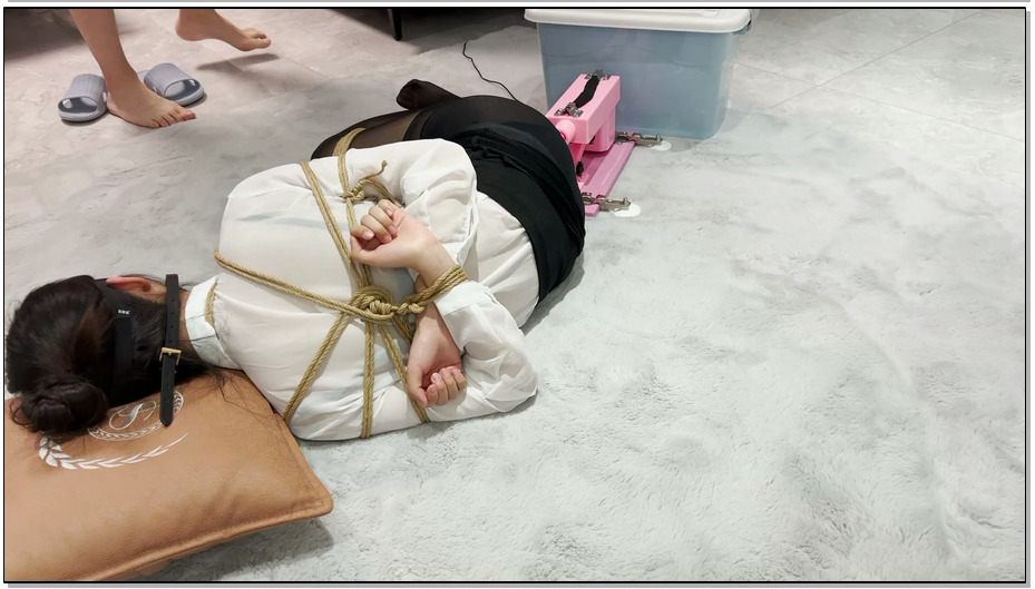 【涵涵特辑】黑丝美女 快乐棒+机械运动