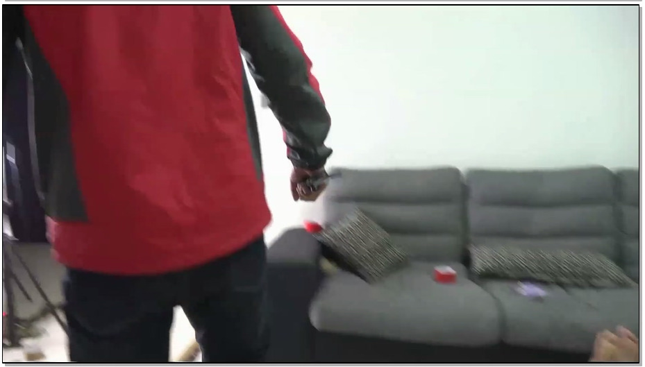 【灰鸟原创】美女文冰下班回家与男友一起遭劫被绑