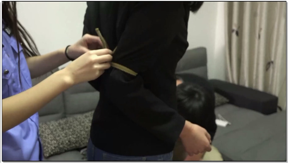 【灰鸟原创】被绑架后注射了媚药的女记者警局还原真相，体验女犯生活