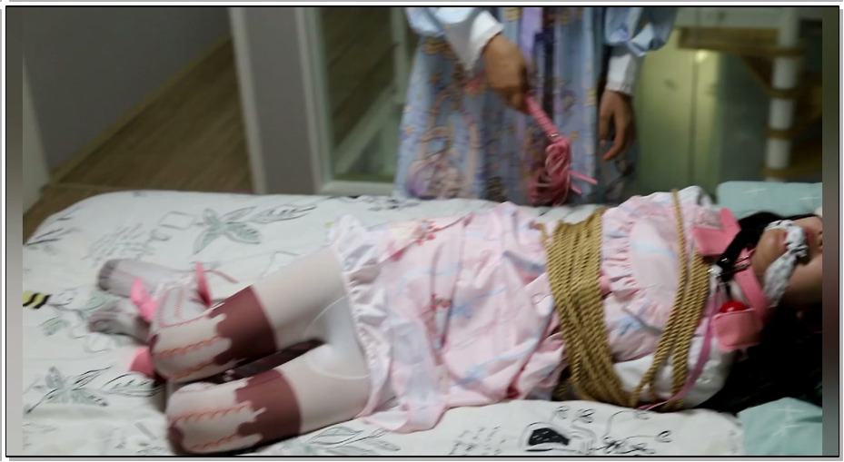 【荷仙美缚】可爱的lo娘菲然，惨遭姐姐依依的毒手，被依依牵着走，江南小萝莉爱调教，…