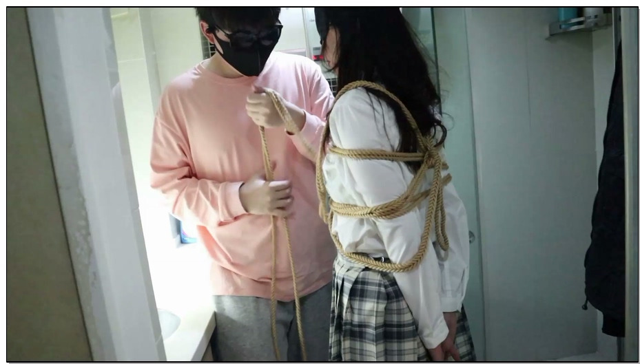 【荷仙美缚】富家美少女西雅的紧缚调教——由卫生间紧缚放置移动整个房间到找到物品超…