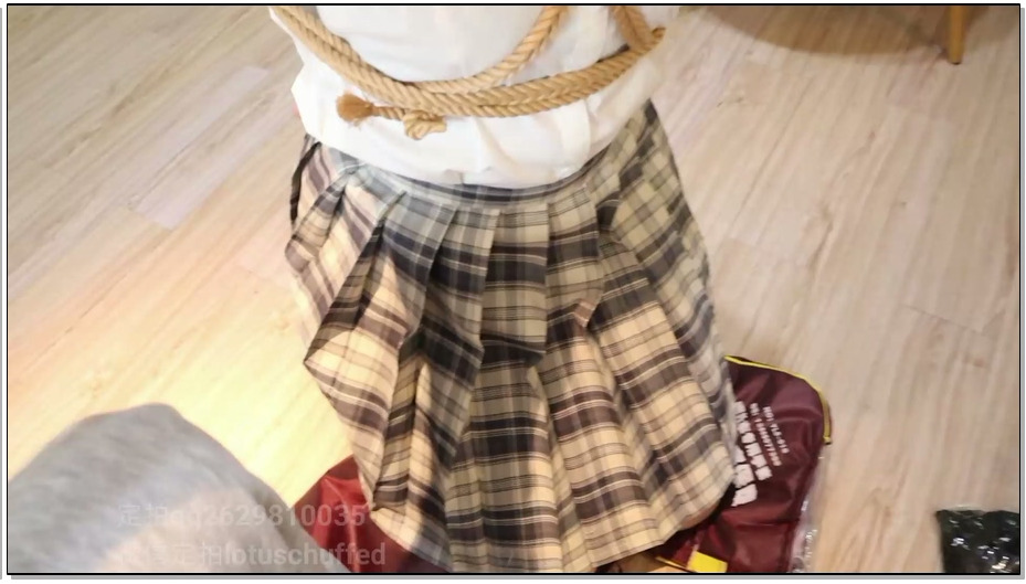 【荷仙美缚】富家美少女西雅的紧缚调教——由卫生间紧缚放置移动整个房间到找到物品超…