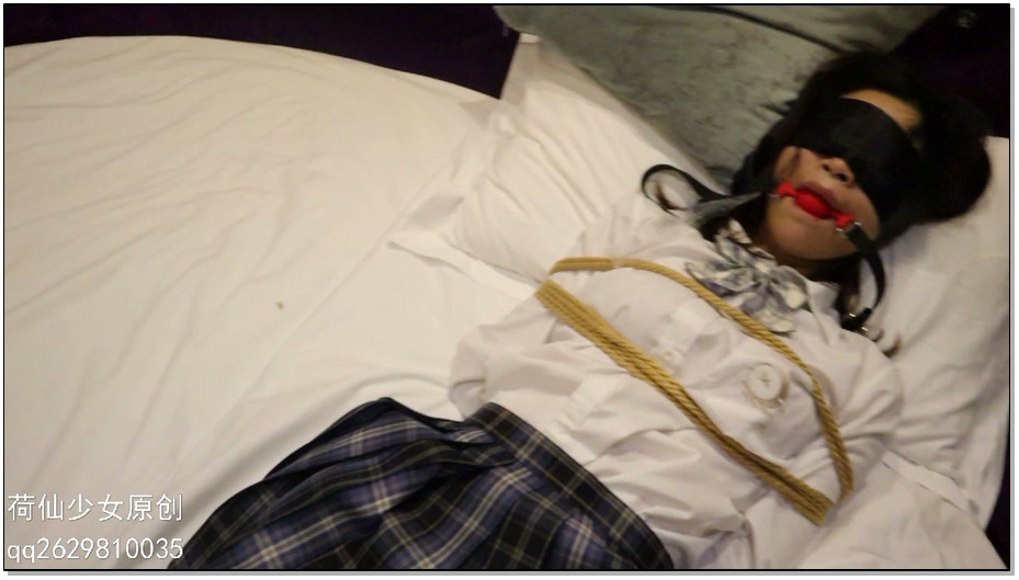 【荷仙美缚】浴缸里的优等生 学霸沐雪的紧缚放置tk，不停的摇头移动白丝玉足的的挣扎..
