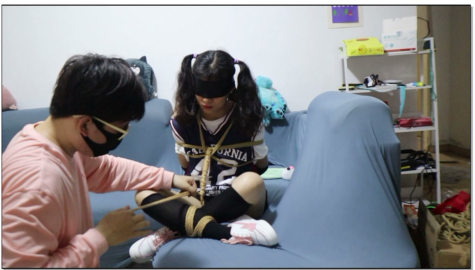 【荷仙美缚】你在旁边看书的时候，身边有一个被绑着的美少女你会做什么？若灵，篮球少…