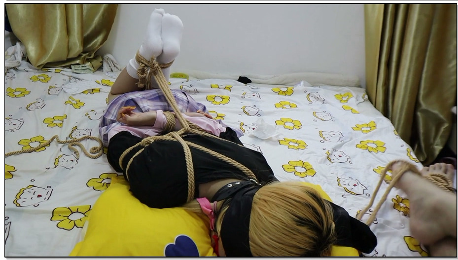 【荷仙美缚】不良少女驯服记 第一步捆起来带上口球项圈鞭子一阵调教不良少女就会乖乖…