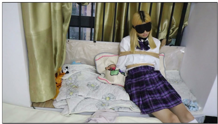 【荷仙美缚】被吊绑栏杆上的美少女奴隶欣欣