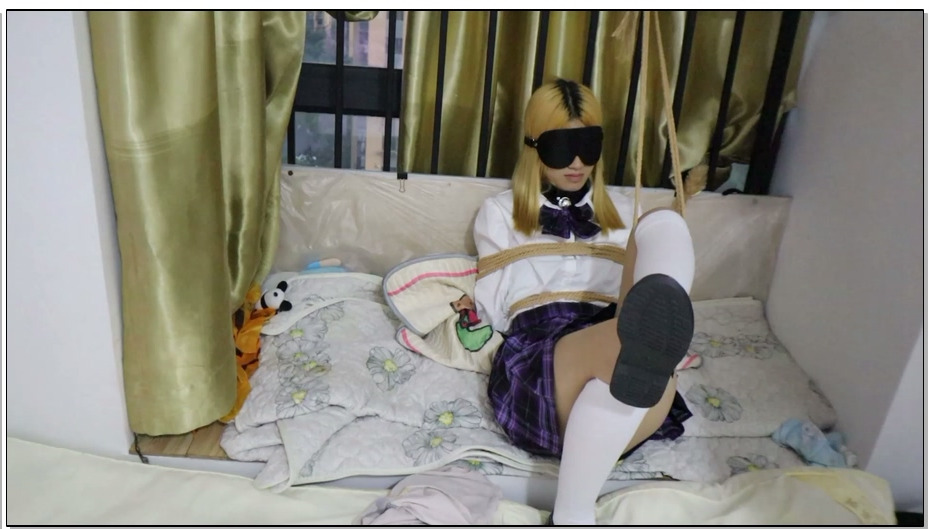 【荷仙美缚】被吊绑栏杆上的美少女奴隶欣欣