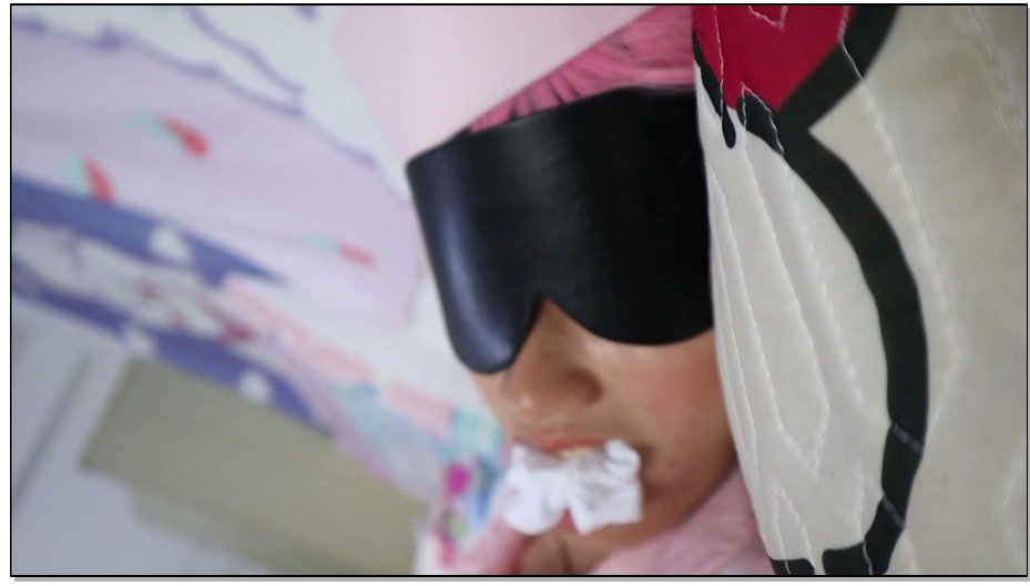 【荷仙美缚】粉色护士小姐姐 感冒打针反被绑，柔弱小护士姐姐四肢绑在床上，用袜子强…