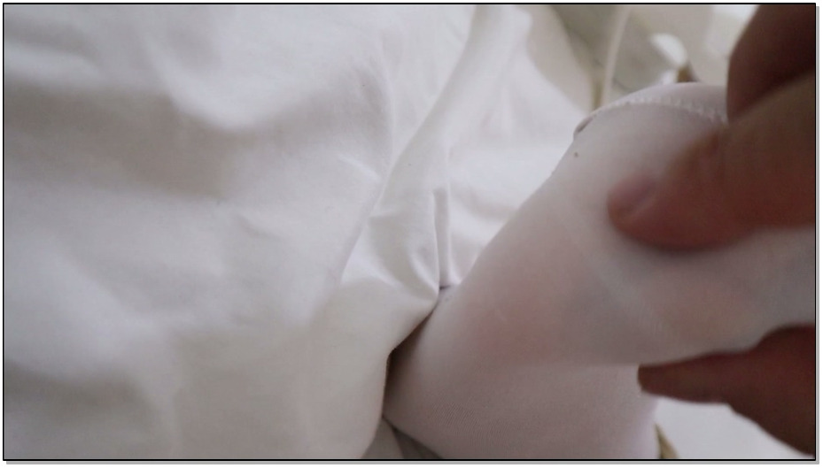 【荷仙美缚】粉色护士小姐姐 感冒打针反被绑，柔弱小护士姐姐四肢绑在床上，用袜子强…