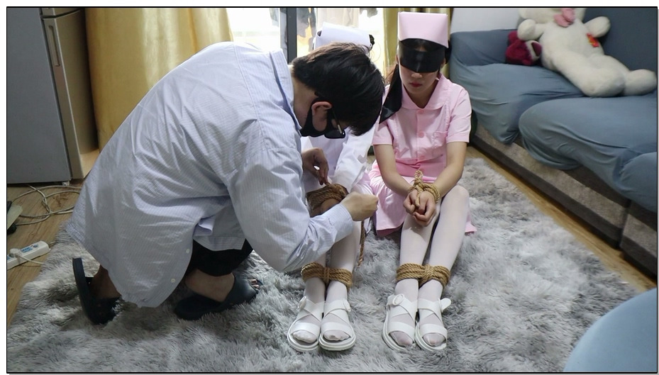 【荷仙美缚】白衣+粉衣护士姐妹的双白丝惩罚游戏——要求必须手触碰到身体的任何部位