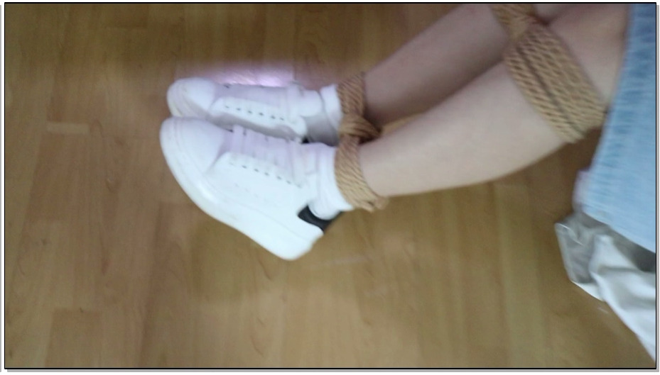 【荷仙美缚】超美牛仔裙御姐的颜值崩溃瞬间，剧烈挣扎呻吟想摆脱束缚的希望破灭了