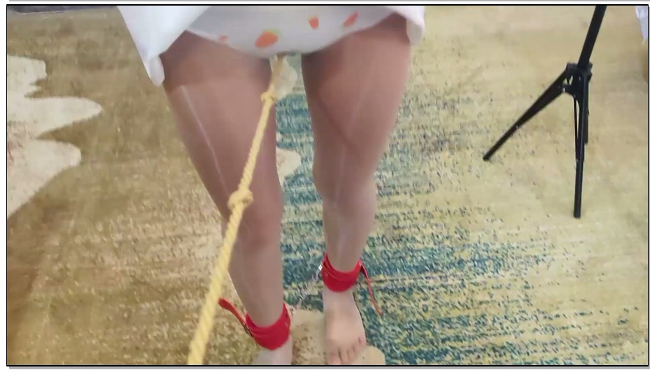 【皆非原创】邻居妹妹3 上 18岁妹妹走股绳，吊绑，挠痒痒，抽打，tk，强制