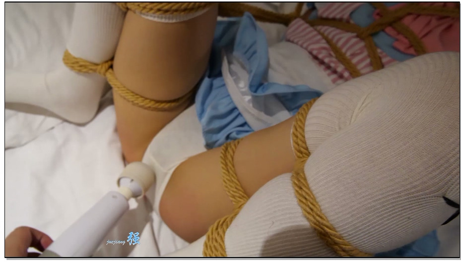 【倔强原创】小舞女仆装被固定在床架上全程娇喘不断 刺激让人欲罢不能 sp痛并快乐着