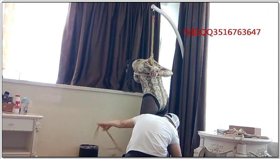 【江山原创】母亲小凤的驷马吊缚。在女儿的注视下被吊起来堵嘴，吊头发