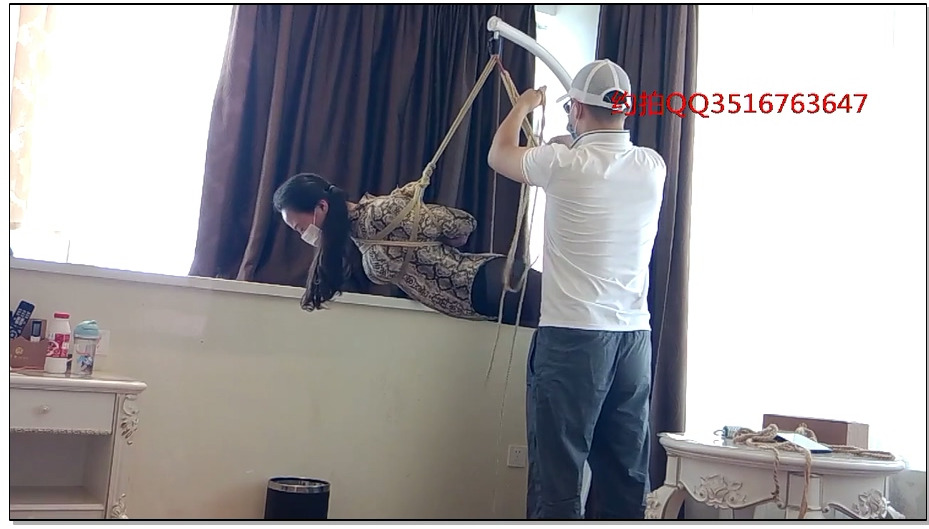 【江山原创】母亲小凤的驷马吊缚。在女儿的注视下被吊起来堵嘴，吊头发