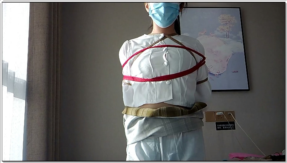 【江山原创】人妻小雏竟有满满少女感，难道是绳子的魔化吗？丝袜加短袜组合。红绳加麻绳