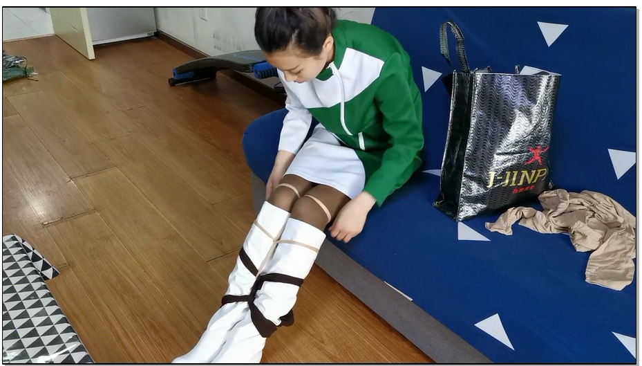 【JS原创】丝袜销售员 上-凌薇主演-上门推销与色魔-迷晕后身上被密密麻麻的绑着绳子