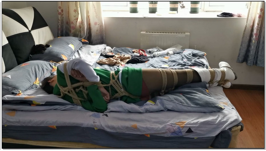 【JS原创】丝袜销售员 上-凌薇主演-上门推销与色魔-迷晕后身上被密密麻麻的绑着绳子