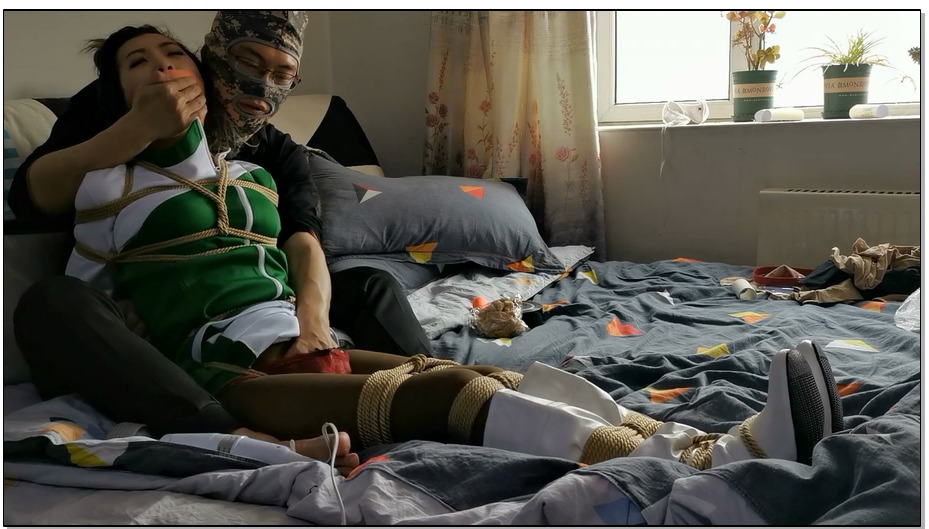 【JS原创】丝袜销售员 下-凌薇主演-袜子塞嘴 丝袜套头 驷马捆绑