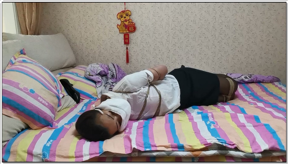 【JS原创】艾诺-白领装五花驷马-黑丝虐足- 口塞