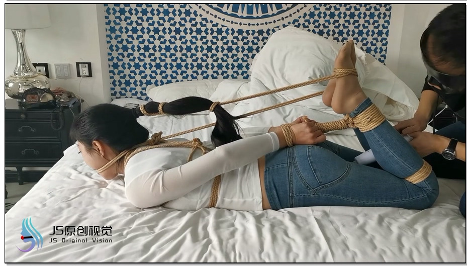 【JS原创】肉丝牛仔裤驷马 绳子绑头发勒嘴 强震 痛苦挣扎呻吟
